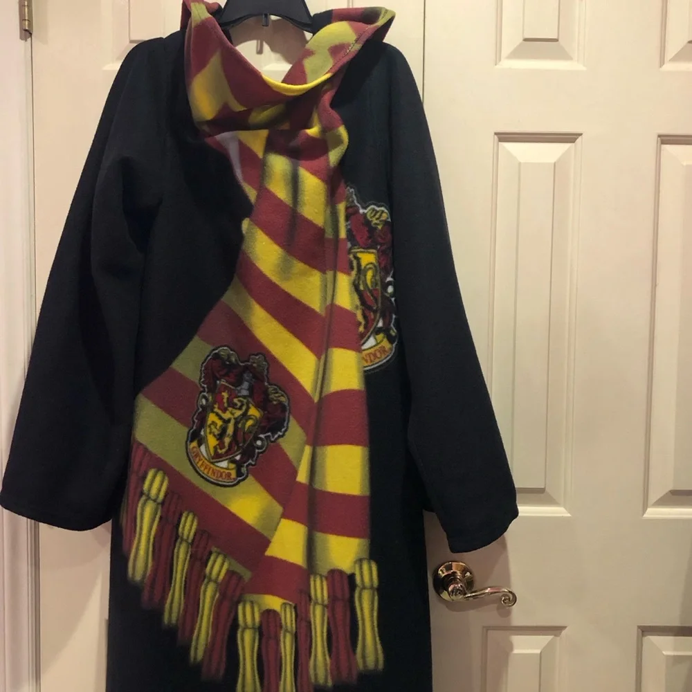 Harry Potter Wearable Adult Blanket With Sleeves Unisex with Hogwarts socks
